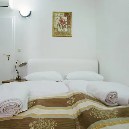 Flowers Bed and breakfast 3*