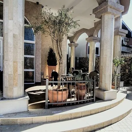 Flowers Bed & Breakfast 3*