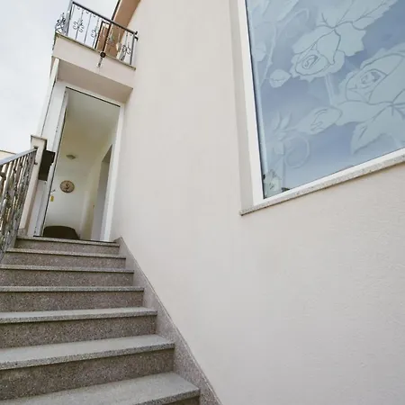 Bed & Breakfast Flowers