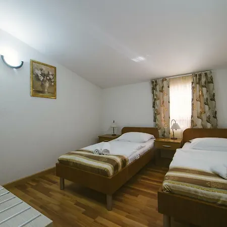 Flowers Bed and breakfast