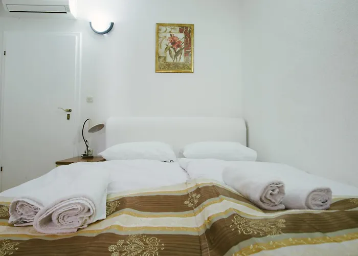 Flowers Bed & Breakfast 3*