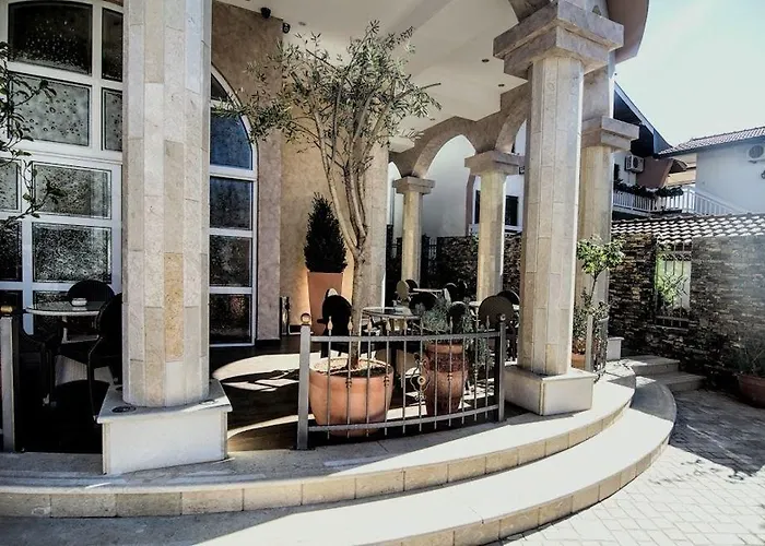 Flowers Bed & Breakfast 3*