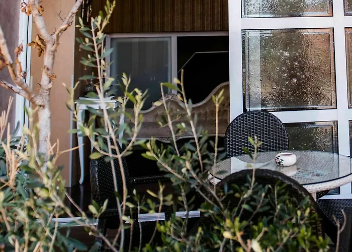 Flowers Bed & Breakfast